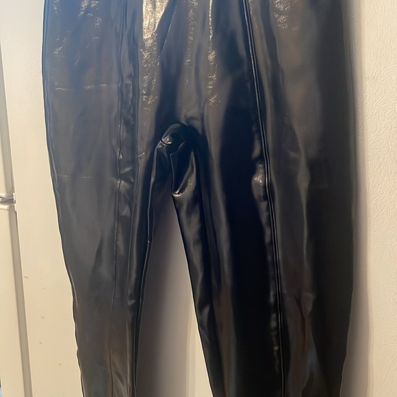 SPANX Size Large Shiny Black Legging Pants Like New - Picture 4 of 6